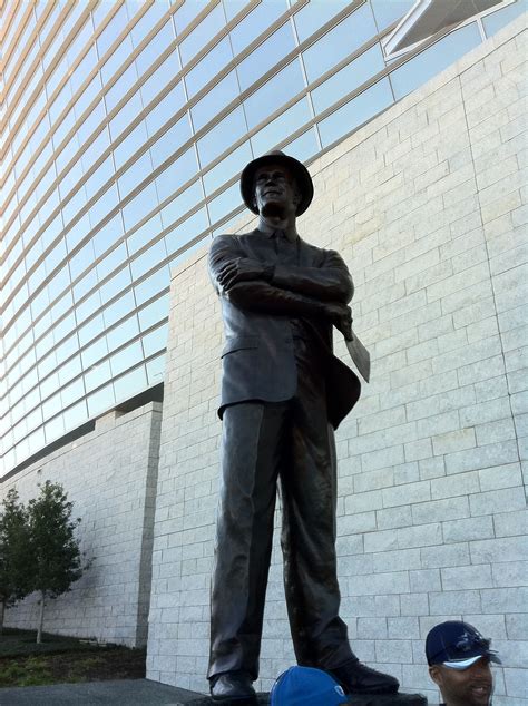 Tom Landry Statue at Cowboys Stadium | Dallas cowboys, Cowboys, Dallas ...