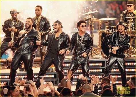 Bruno Mars: Super Bowl Halftime Show 2016 Video - WATCH NOW! Bruno Mars ...