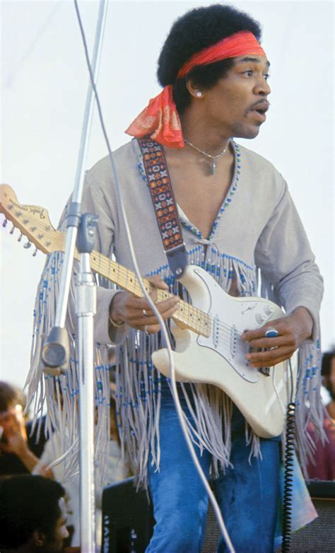 See Jimi Hendrix play The Star Spangled Banner at Woodstock (1969 ...