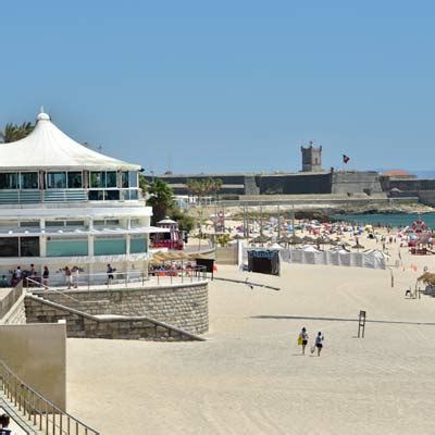 Praia de Carcavelos Beach, Lisbon - a guide for 2024