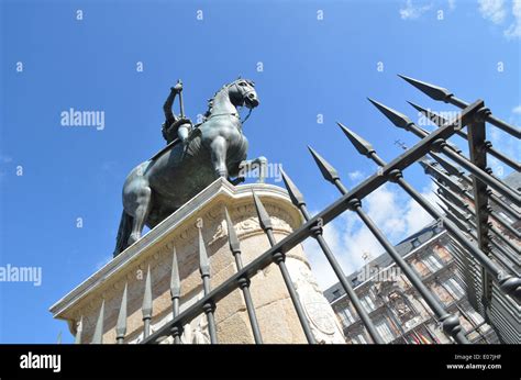 Plaza Mayor statue horse Madrid Spain Stock Photo - Alamy