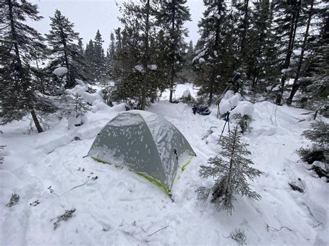 Campamento de invierno en el Bosque Nacional Superior en el norte de ...