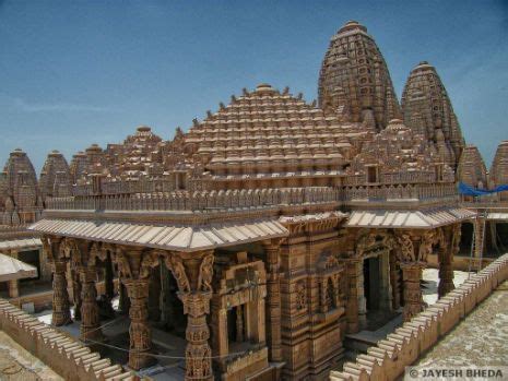 Bhadreshwar Jain Temple, Kutch - Timing, History & Photos