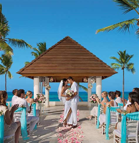 Tropical Wedding Destinations You'll Love | Destination Weddings