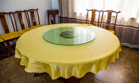 How To Style A Round Dining Table - HomeEPlanner