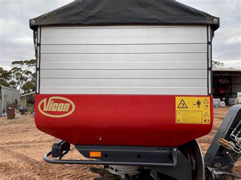 Vicon RO-XL Spreader | Farm Tender