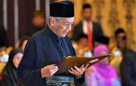 4 Inspiring Examples Of True Leadership From Prime Minister Tun Dr ...