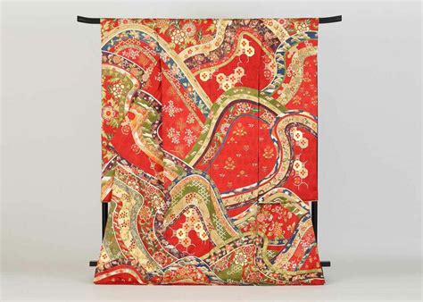 Kimono Fabric: 9 Things to Know About Japanese Silk