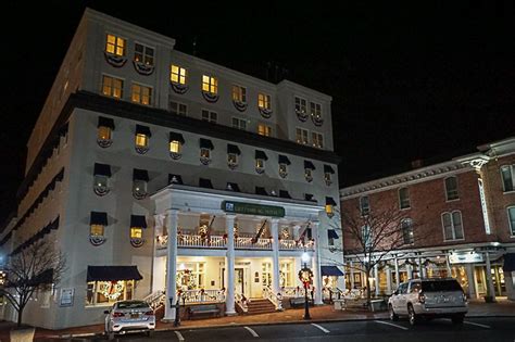 In the heart of Lincoln Square - Gettysburg Hotel Gettysburg Movie ...