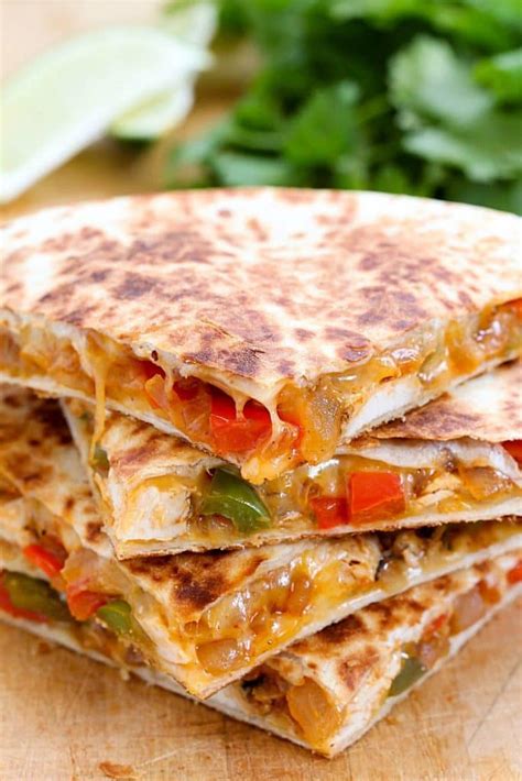 Easy Chicken Fajita Quesadilla - Yummy Healthy Easy