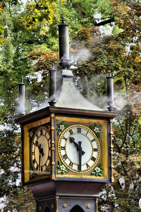 Gastown Steam Clock in Vancouver, Canada - Encircle Photos