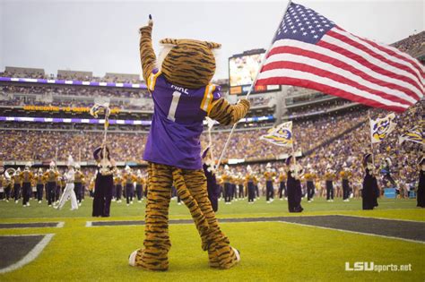 Mike The Tiger Lsu Mascot, Lsu Tigers Football, Louisiana State University, Sports, Colleges, 4 ...