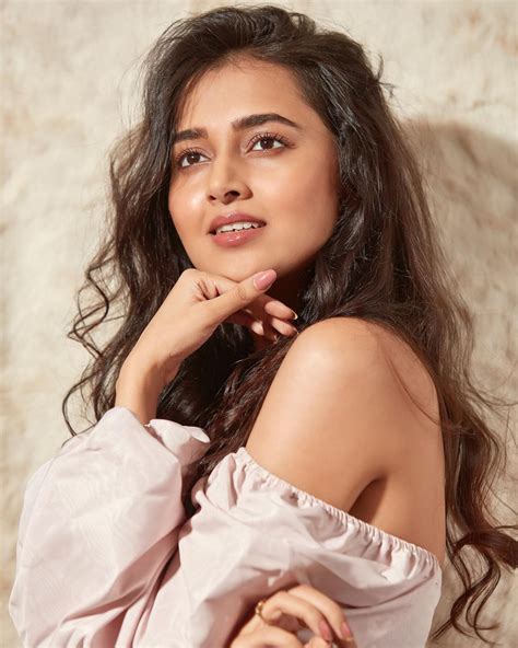 Tejasswi Prakash Biography, Age, Serials, Family, Boyfriend etc.