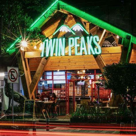 Popular Twin Peaks Sports Bar Chain Opens New Cancun Location - Cancun Sun