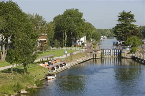 The runnymede-on-thames hotel Idyllic, Picturesque, Egham, Gastro Pubs, River Thames, Hotel Spa ...