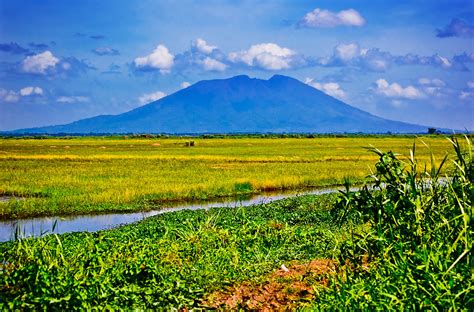 mt. arayat | Located in Arayat, Pampanga, it is a dormant vo… | Flickr