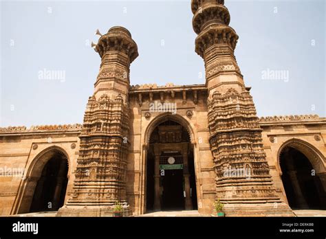 Low angle view of a mosque, Jhulta Minara, Ahmedabad, Gujarat, India Stock Photo: 60756399 - Alamy