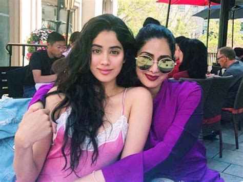 Jhanvi Kapoor, Khushi Kapoor & Sridevi Holiday In California. - Filmibeat