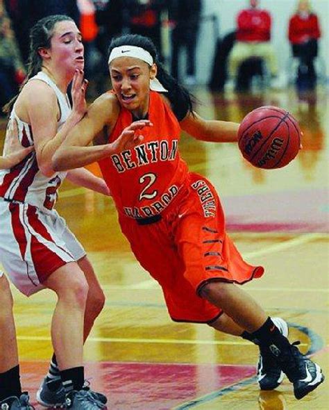 Benton Harbor's Kysre Gondrezick uses help from family and friends to elevate her game - mlive.com