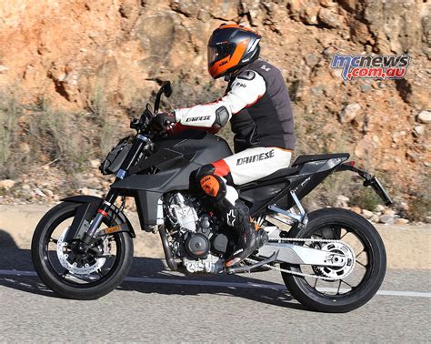 Latest spy shots of what is expected to be the 2023 KTM 990 Duke | MCNews