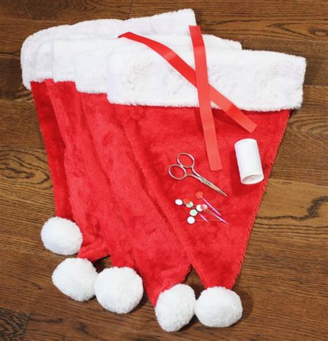 DIY Santa Hat Bunting | Diy santa hat, Diy and crafts sewing, Santa hat