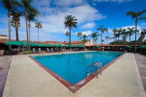 La Jolla Beach and Tennis Club, San Diego - Compare Deals