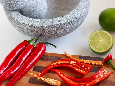 How to make sambal oelek in a mortar and pestle - Recipe