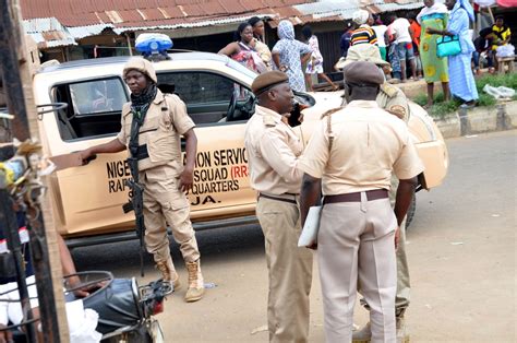 Immigration officers intercepts Nigerians heading to Cameroon | Transport Day