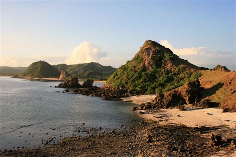 File:Kuta Lombok View from hill near Pantai Seger.JPG - Wikimedia Commons