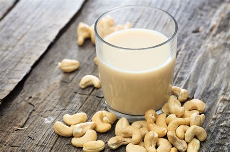 Cashew milk: Easy homemade Eversilky Cashew Milk recipe