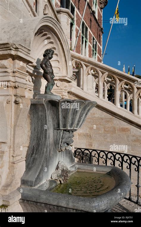 The Manneken Pis statue in Geraardsbergen (Belgium, 22/10/2011 Stock Photo - Alamy