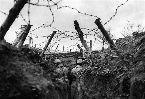 French lookouts posted in a barbed-wire-covered trench, ww1.[1600 × ...