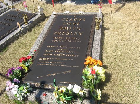 Gladys Presley Grave : Gladys Love Presley Grave Bares the Star of David : Gladys presley gave ...