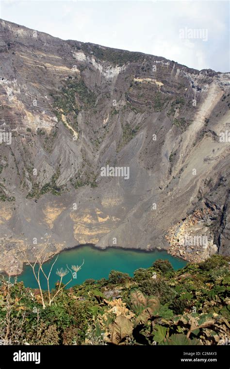 VOLCAN IRAZU CRATER CARTAGO COSTA RICA 06 February 2011 Stock Photo - Alamy