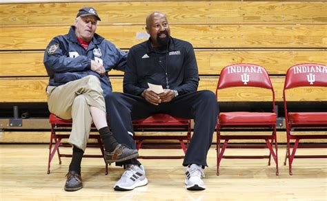 Legendary Indiana basketball coach Bob Knight returns to practice once ...