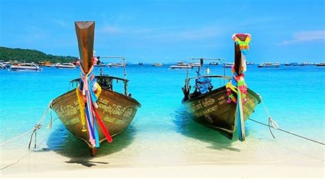 Visiting famous Phuket Islands on a speedboat Phi Phi Island Tour