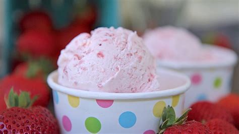 Easy Homemade Strawberry Ice Cream Recipe