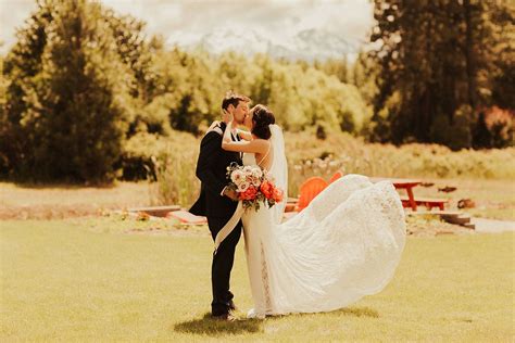 Mount Hood Backyard Wedding // Mt. Hood, OR // Becca & Connor — Oregon ...