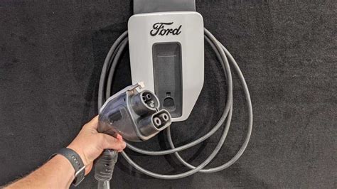 How to charge the ford f-150 Lightning