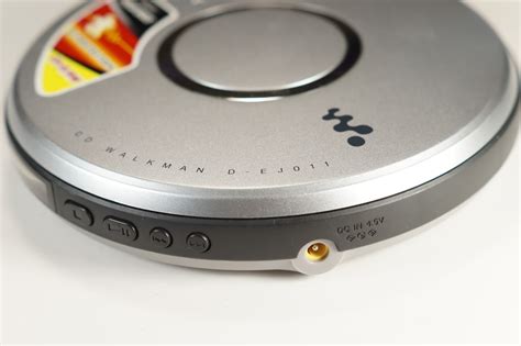 Sony CD Walkman D-EJ011 G-Protection CD-R/RW Mega Bass Portable Player