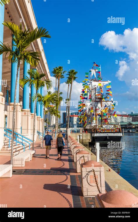 Tampa Riverwalk a pedestrian trail along the Hillsborough River in downtown Tampa, Florida Stock ...