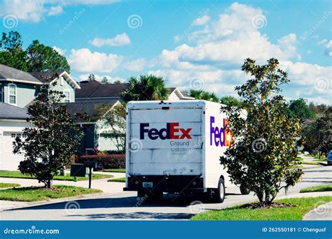 FedEx Ground Delivery Truck Editorial Photo - Image of freight, amazon: 262550181