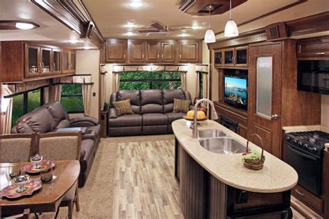 General RV Features: Grand Design's Solitude 5th Wheel Camper