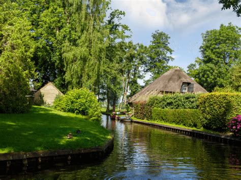 Summer in Giethoorn: Come To the Village When It’s Loveliest