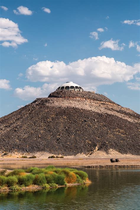 Dome Shaped Volcano House in California-3 – Fubiz Media