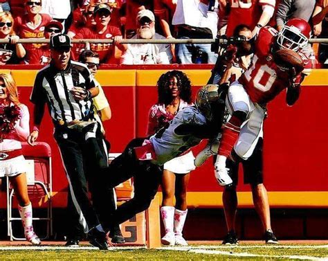 Tyreek Hill One Handed Catch vs. Saints Unsigned 8x10 Photo — TSE Kansas City