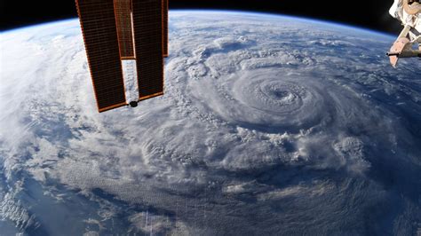 NASA astronaut captures stunning pictures of hurricane Genevieve from ...