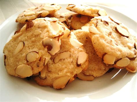 Coco's Cooking: Almond Crunch Cookies