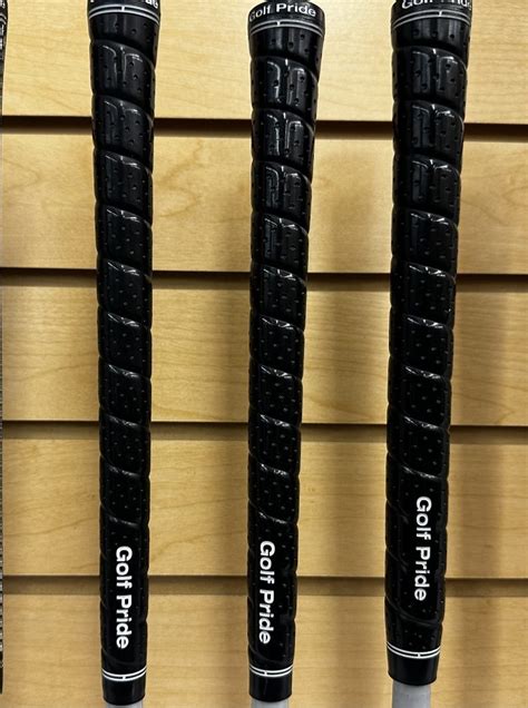 Midsize vs. Standard Golf Grip: Which Is Best for Your Game? - Humble Golfer