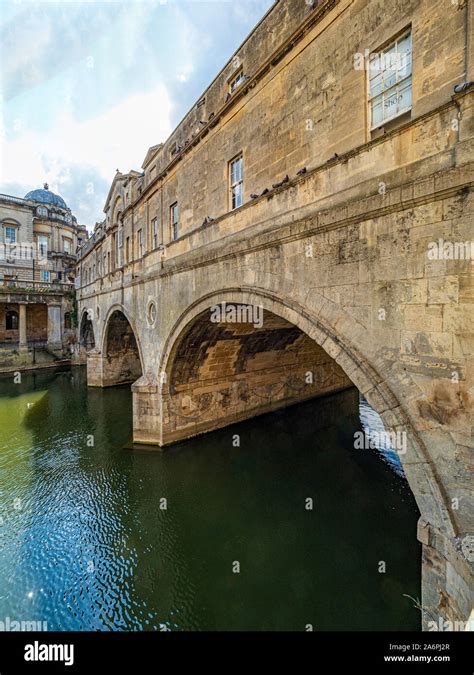 Pulteney bridge shops bath hi-res stock photography and images - Alamy